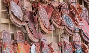 👞 صناعة الجلود والخرازة | أناقة تبدأ من الطبيعة